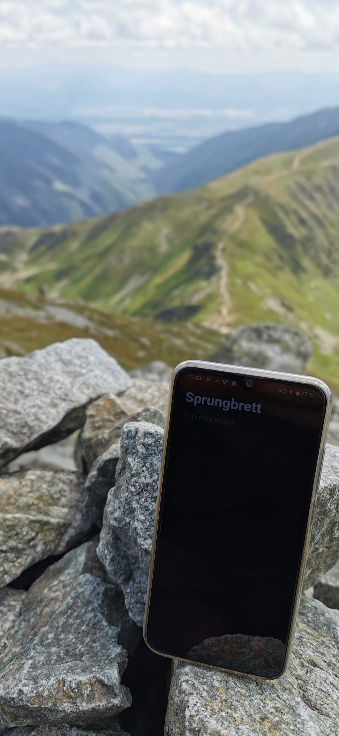 Mehr über den Artikel erfahren Warum man uns nicht über WhatsApp erreichen kann